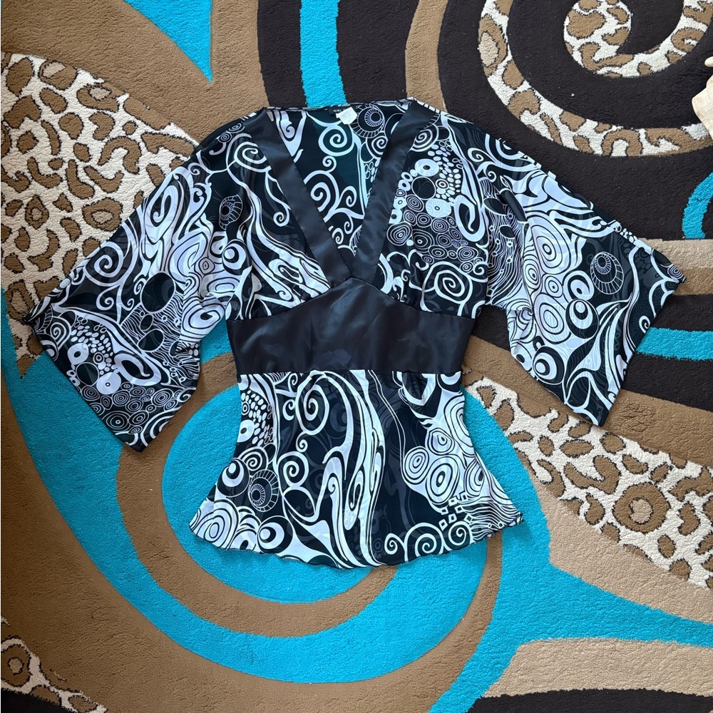 Girl Talk Elegant Swirl Pattern Women's Blouse